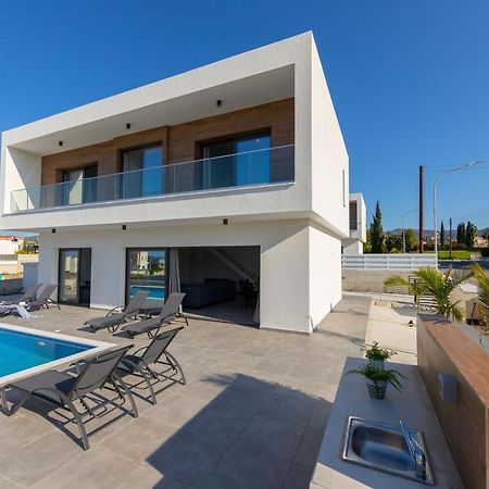 Villa Marlene, Walking Distance To Coral Beach! بييا المظهر الخارجي الصورة