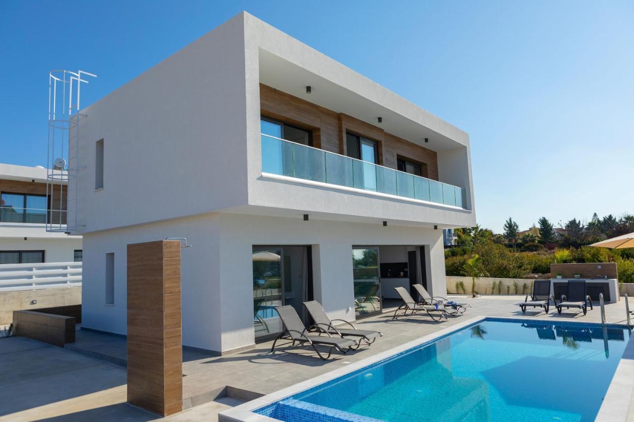 Villa Marlene, Walking Distance To Coral Beach! بييا المظهر الخارجي الصورة