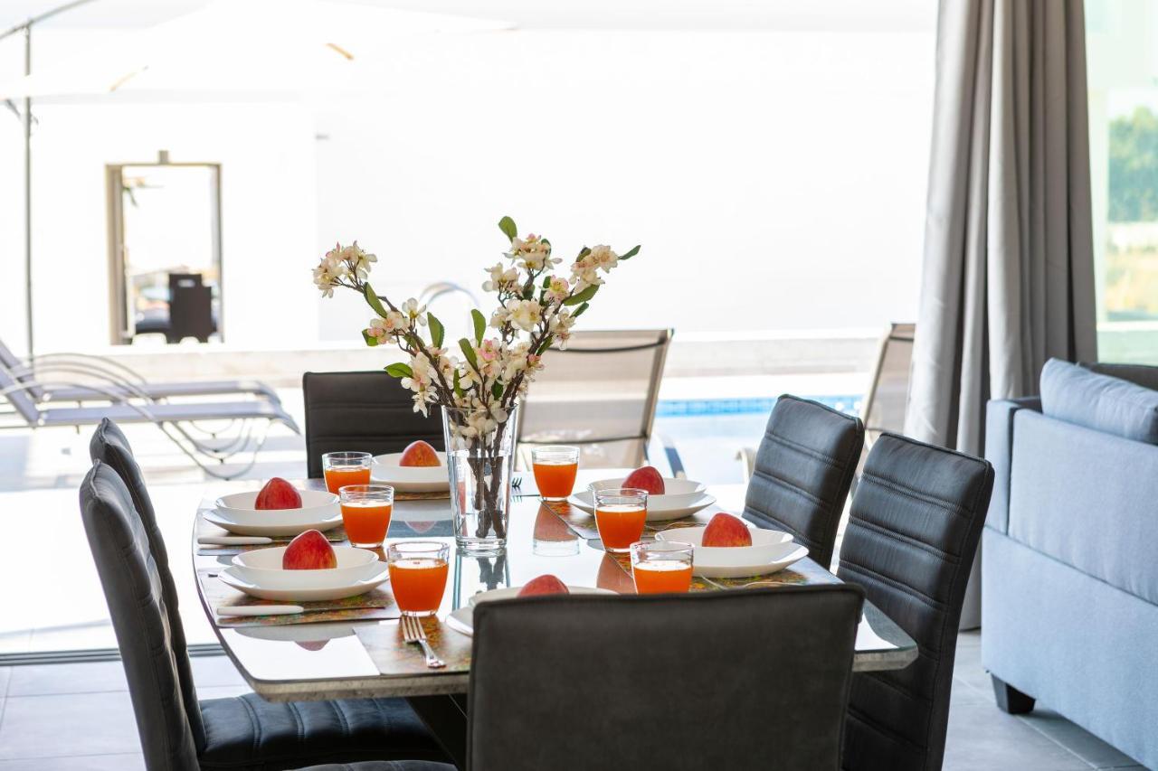 Villa Marlene, Walking Distance To Coral Beach! بييا المظهر الخارجي الصورة