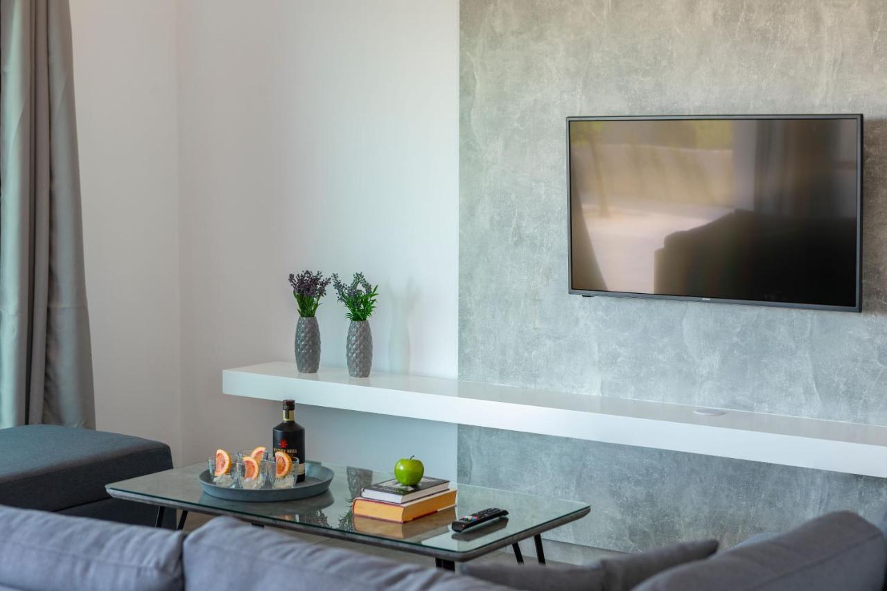 Villa Marlene, Walking Distance To Coral Beach! بييا المظهر الخارجي الصورة
