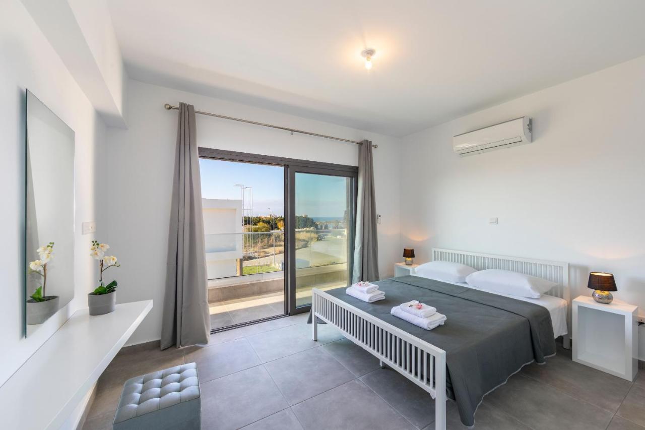 Villa Marlene, Walking Distance To Coral Beach! بييا المظهر الخارجي الصورة